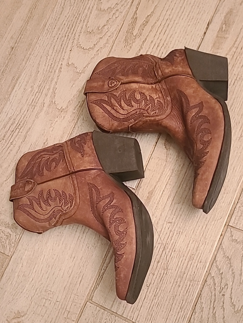 Beauriful Brown Ariat Leather Western Cowboy Boots In A Size 9.5! - Picture 2 of 7